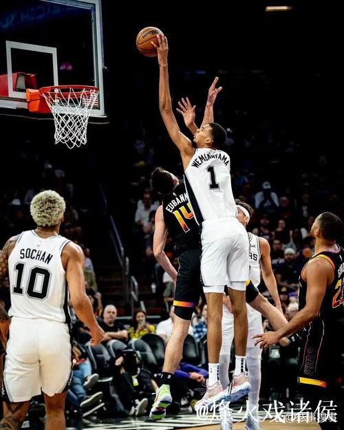 文班30+10帽马刺大胜 杜兰特43分太阳不敌活塞