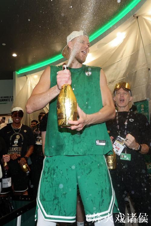 波尔津吉斯透露将进行脚踝手术 预计最快12月回归